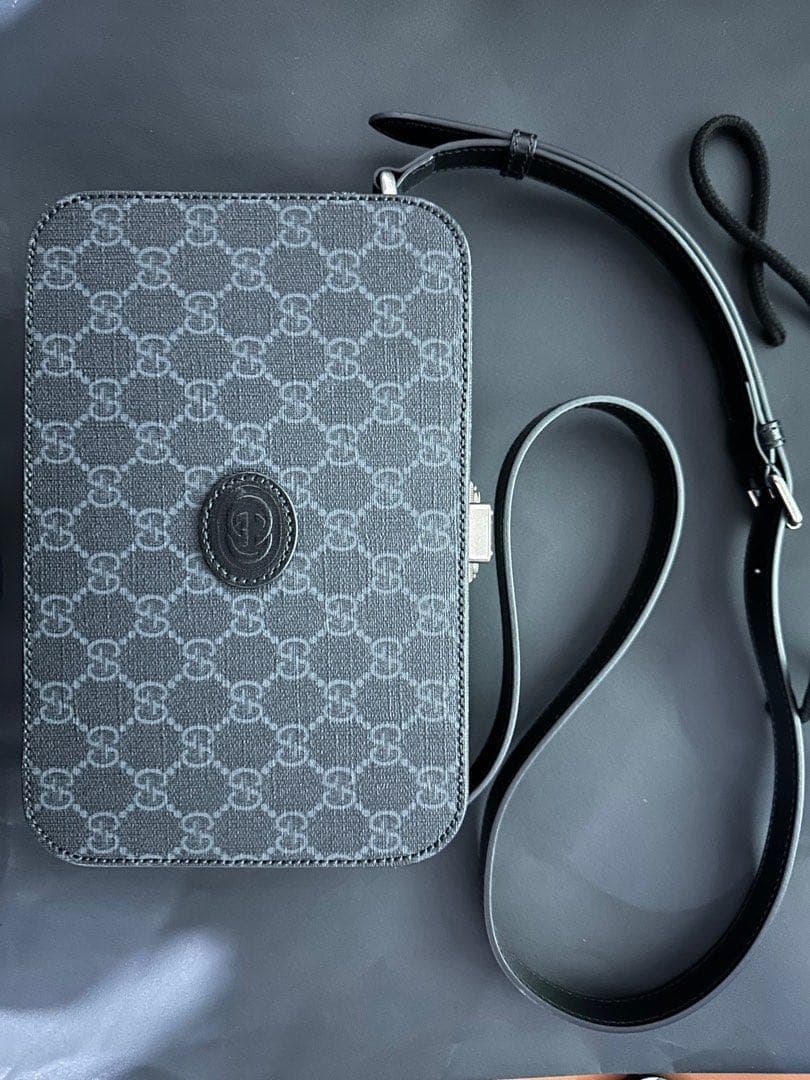 グッチメッセージバックGG Supreme Monogram Leather