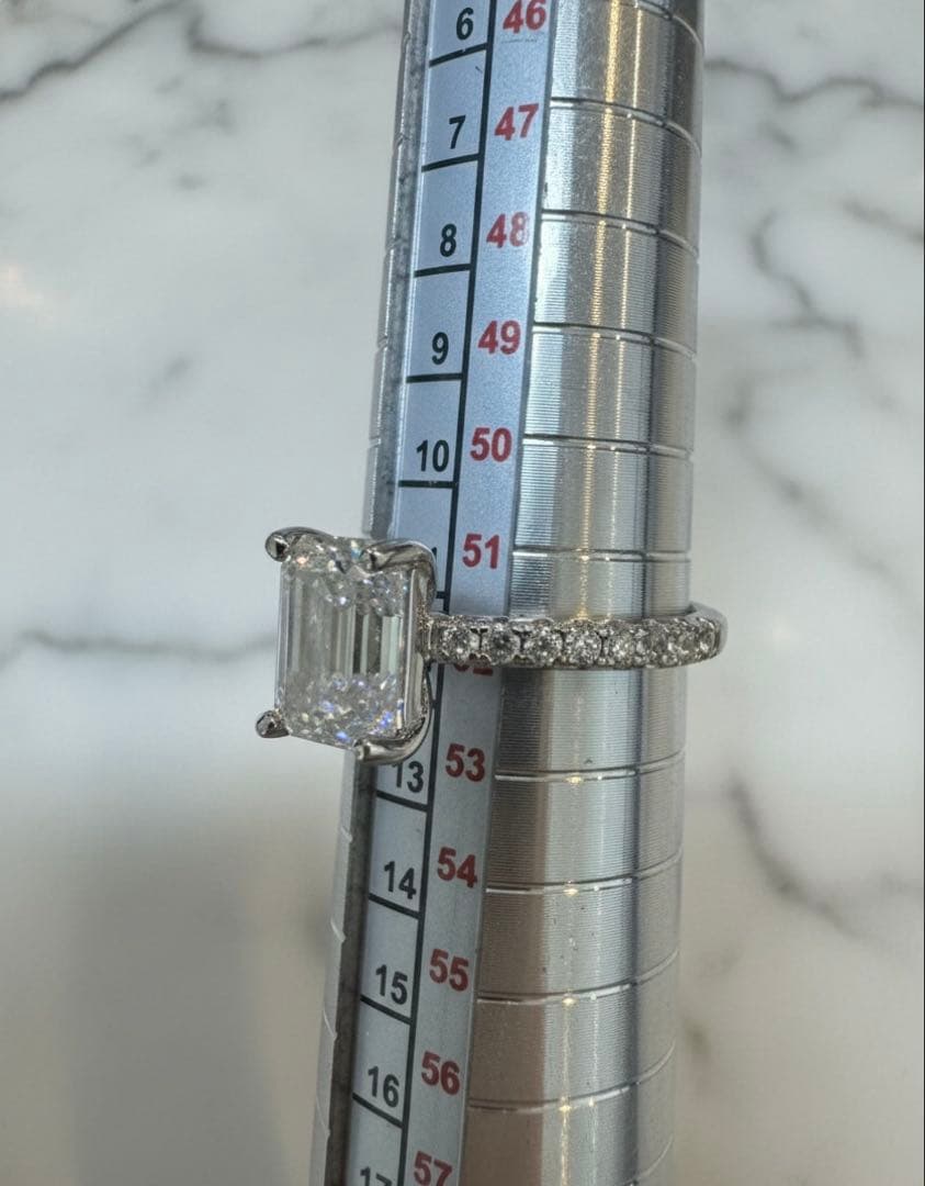 新品未使用 Au750 2ct エメラルドカット リング