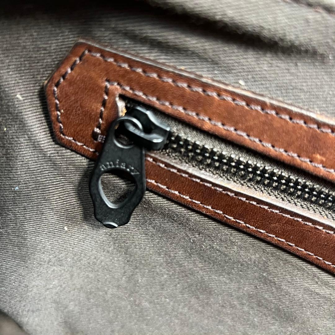 aniary アニアリ トートバッグ ブラック PVC型押し ハニカム柄 A4