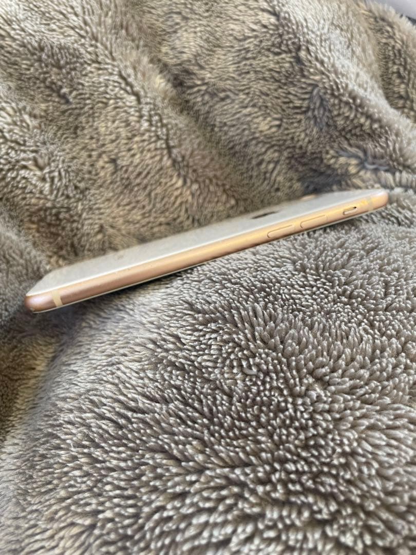 iPhone8 64G ゴールド SIMフリー 訳あり