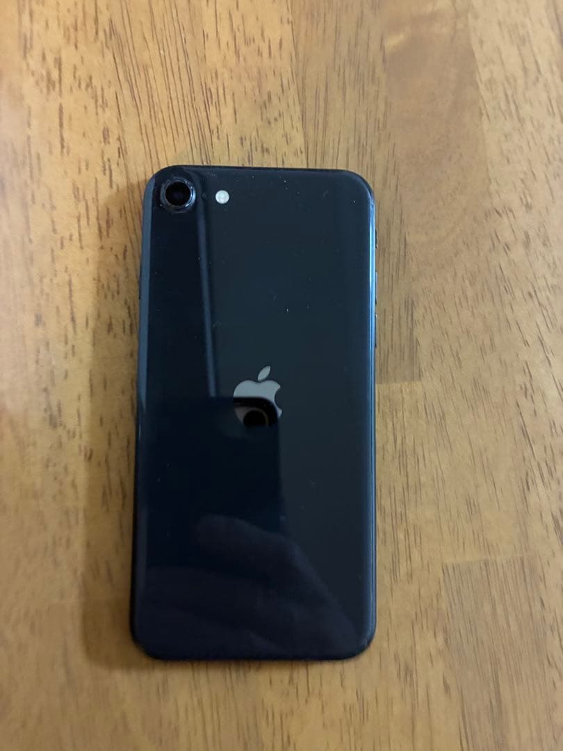 Apple iPhone SE (ブラック)