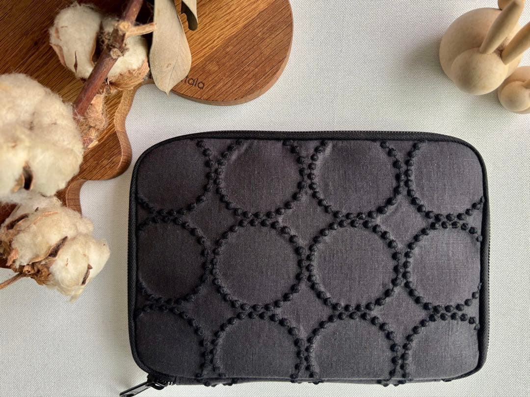 ★だみ【スマホショルダー／マルチケース】タンバリンチャコール×ブラック