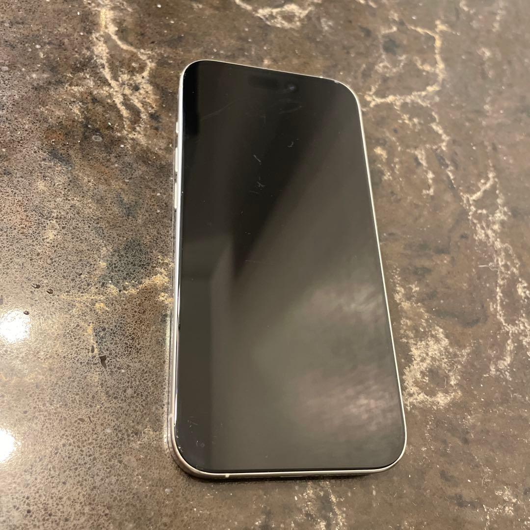 画面に多少傷有なので相場より安くしてます。iPhone 15 Pro 128