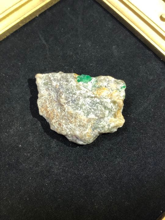 ヒマラヤ産 エメラルド原石