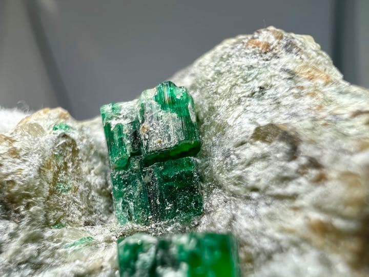 ヒマラヤ産 エメラルド原石