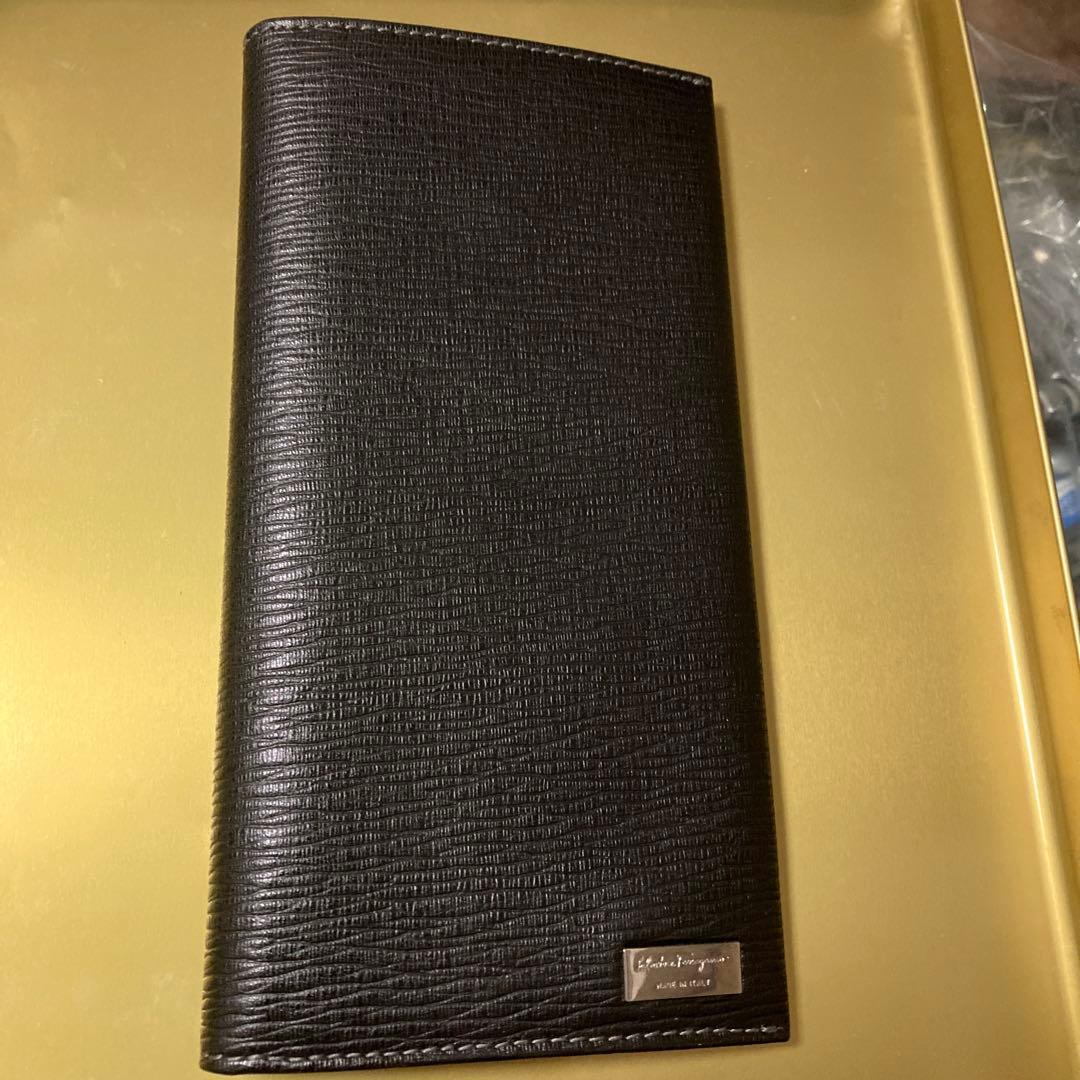 フェラガモメンズ長財布