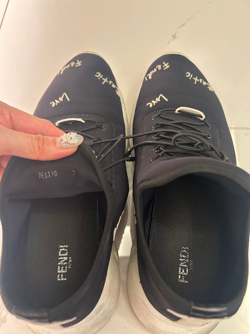 Fendi スニーカー 手書きメッセージ付き