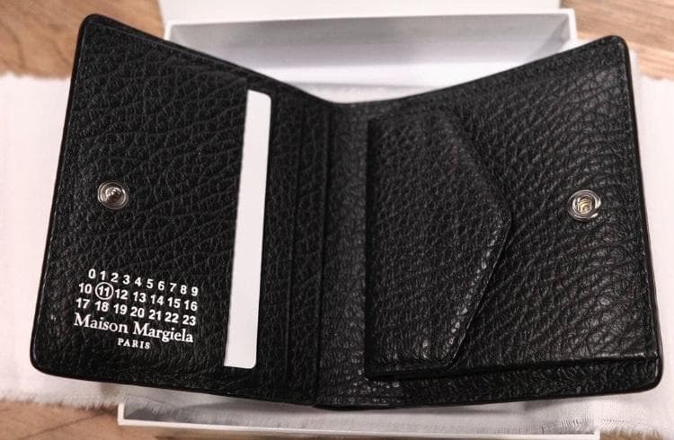 メゾンマルジェラ 二つ折り財布 ブラック 美品 箱・保存袋付き