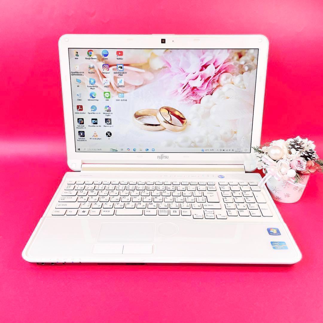 今だけ特別価格‼️Corei7✨️ブルーレイ✨️白ノートパソコン！快適SSDカメラ付き