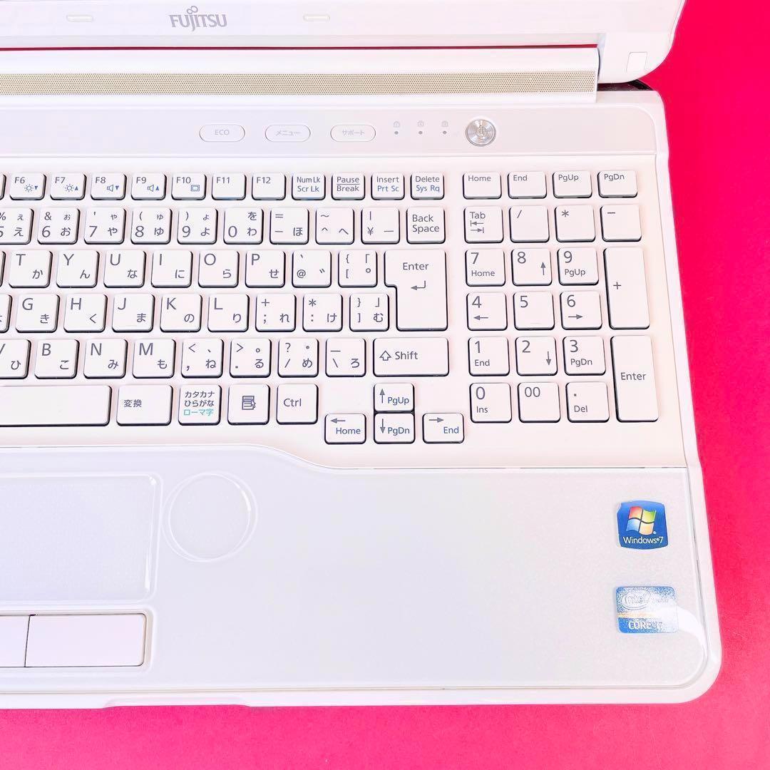 今だけ特別価格‼️Corei7✨️ブルーレイ✨️白ノートパソコン！快適SSDカメラ付き