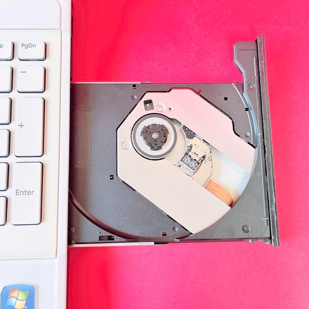 今だけ特別価格‼️Corei7✨️ブルーレイ✨️白ノートパソコン！快適SSDカメラ付き