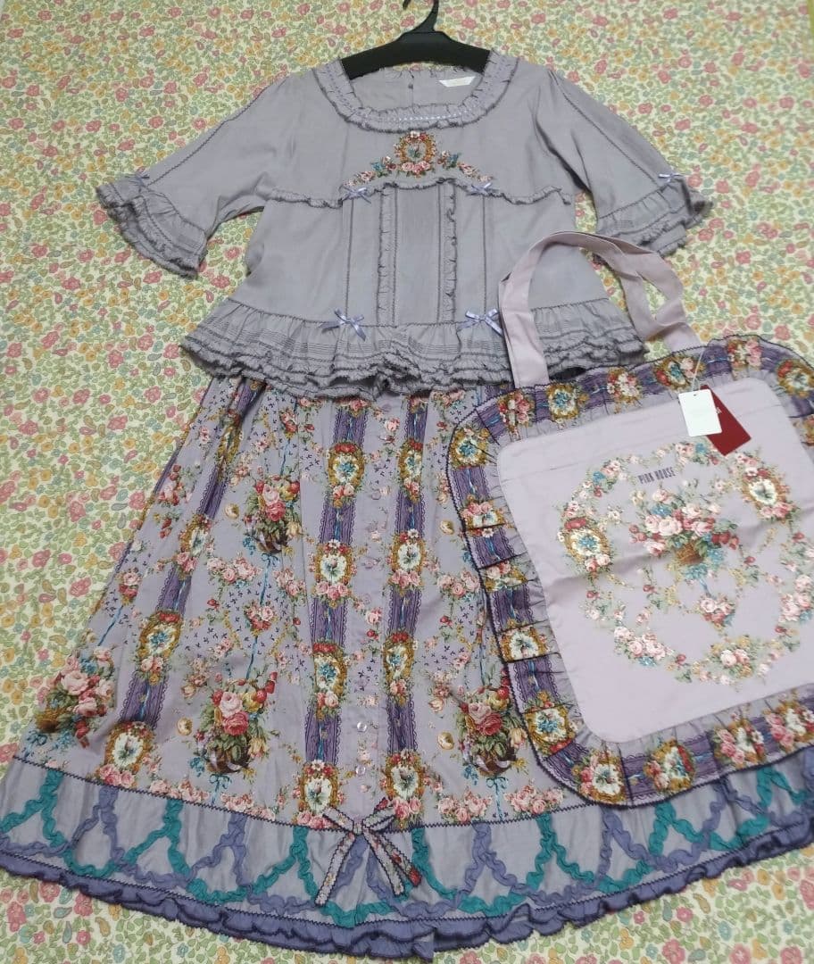 の*ん様 ピンクハウス　クレストフラワー刺繍ブラウス、壁紙模様スカート&バッグ、