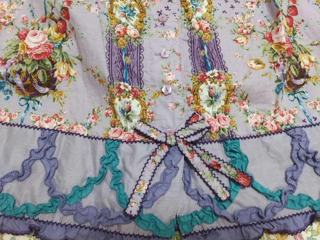 の*ん様 ピンクハウス　クレストフラワー刺繍ブラウス、壁紙模様スカート&バッグ、