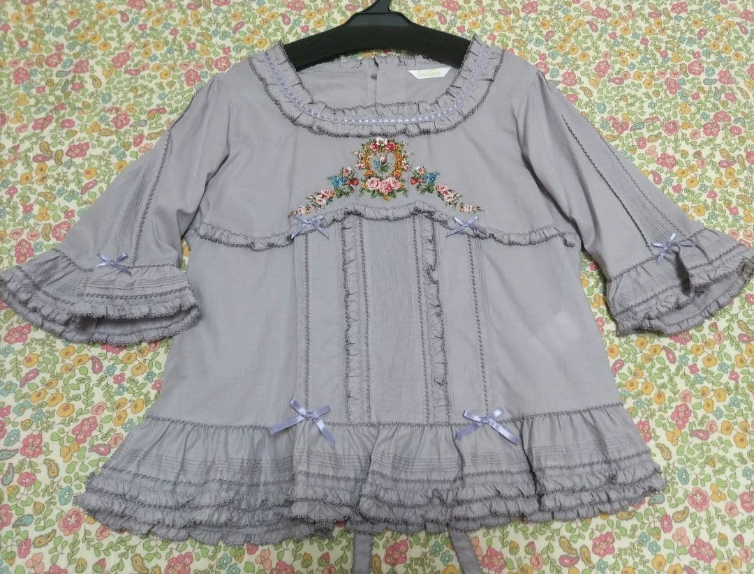 の*ん様 ピンクハウス　クレストフラワー刺繍ブラウス、壁紙模様スカート&バッグ、