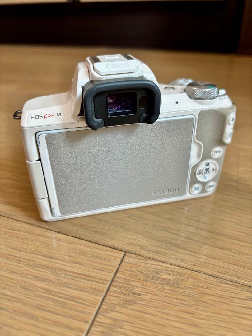 Canon EOS Kiss M ホワイト 2本レンズ マウントアダプター付