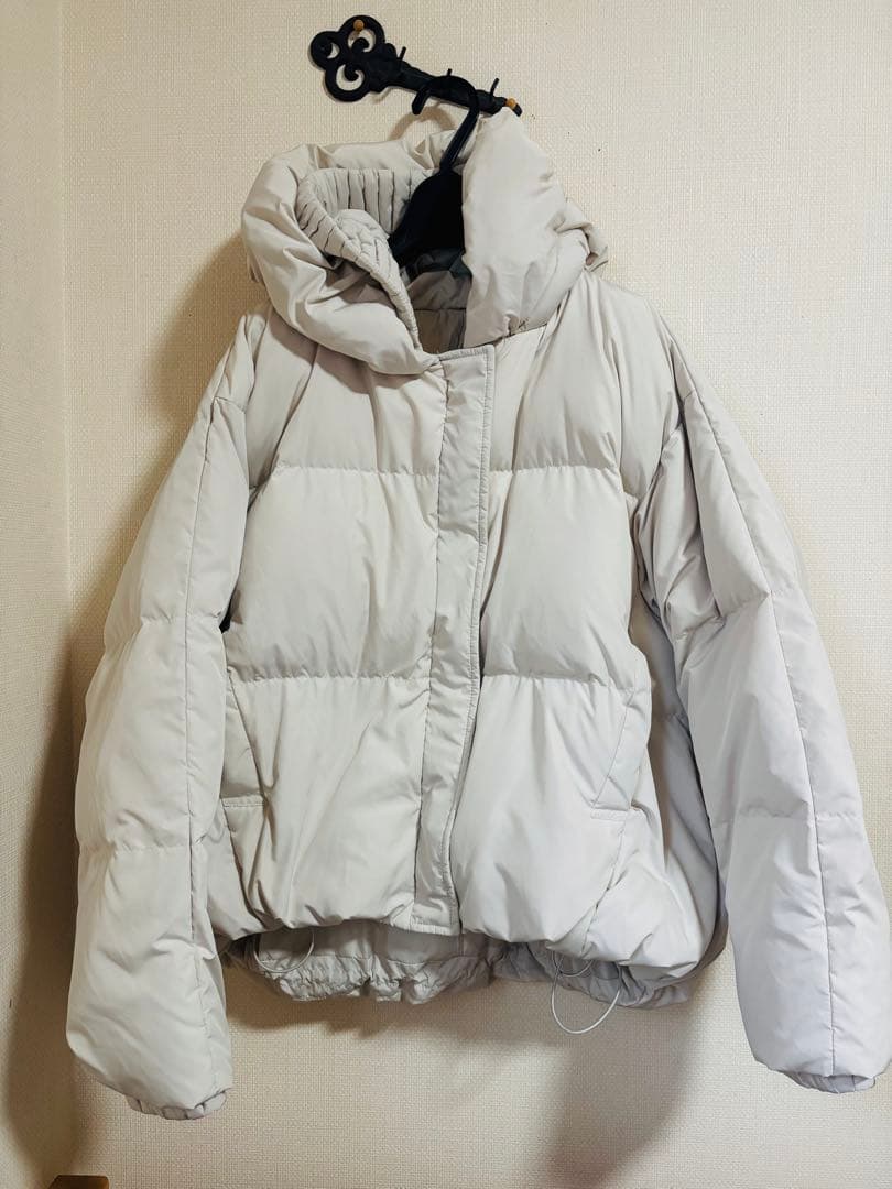 ラ トータリテ　未着用　フード付きホワイトダウンジャケット