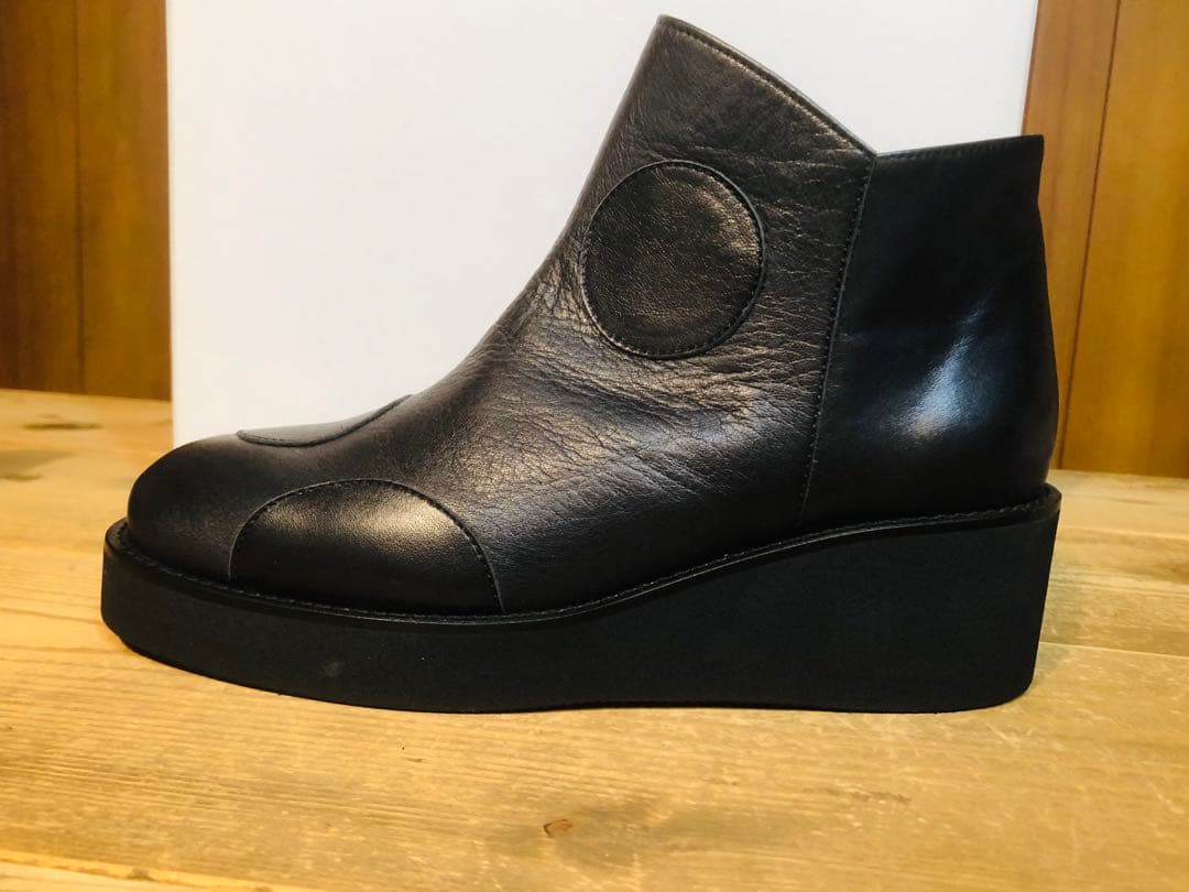 Qreal ★ ドット柄デザインショートブーツ革靴（新品タグ付）