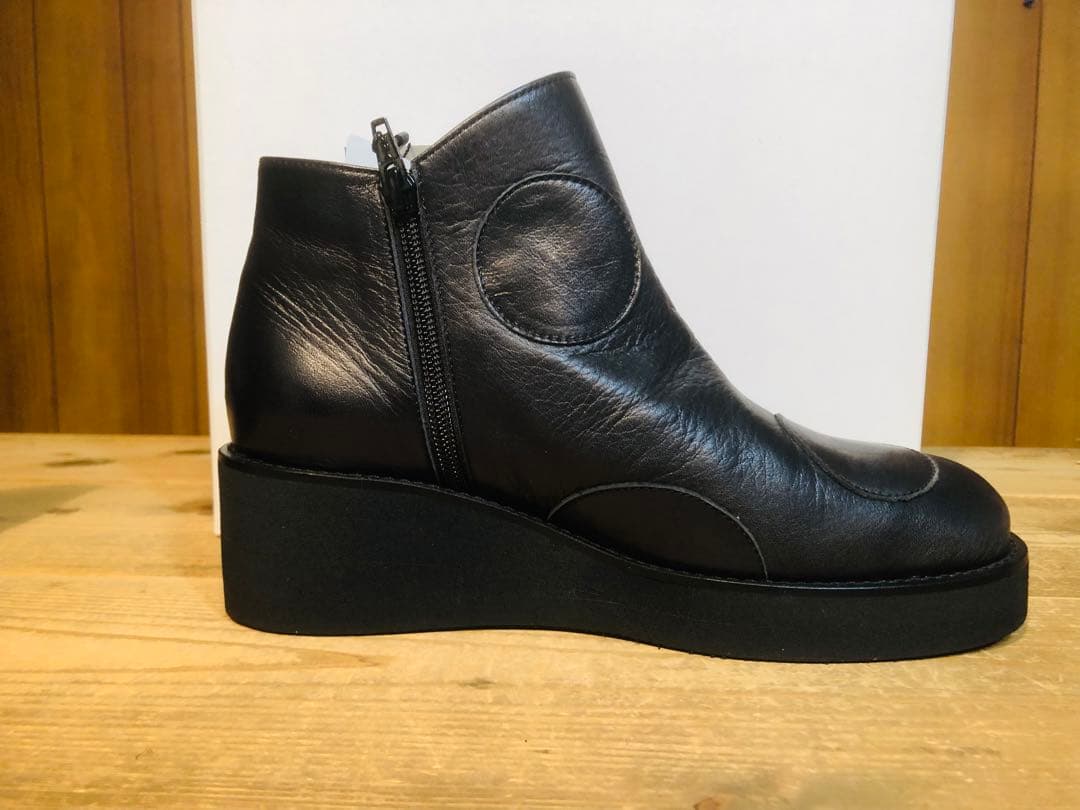 Qreal ★ ドット柄デザインショートブーツ革靴（新品タグ付）