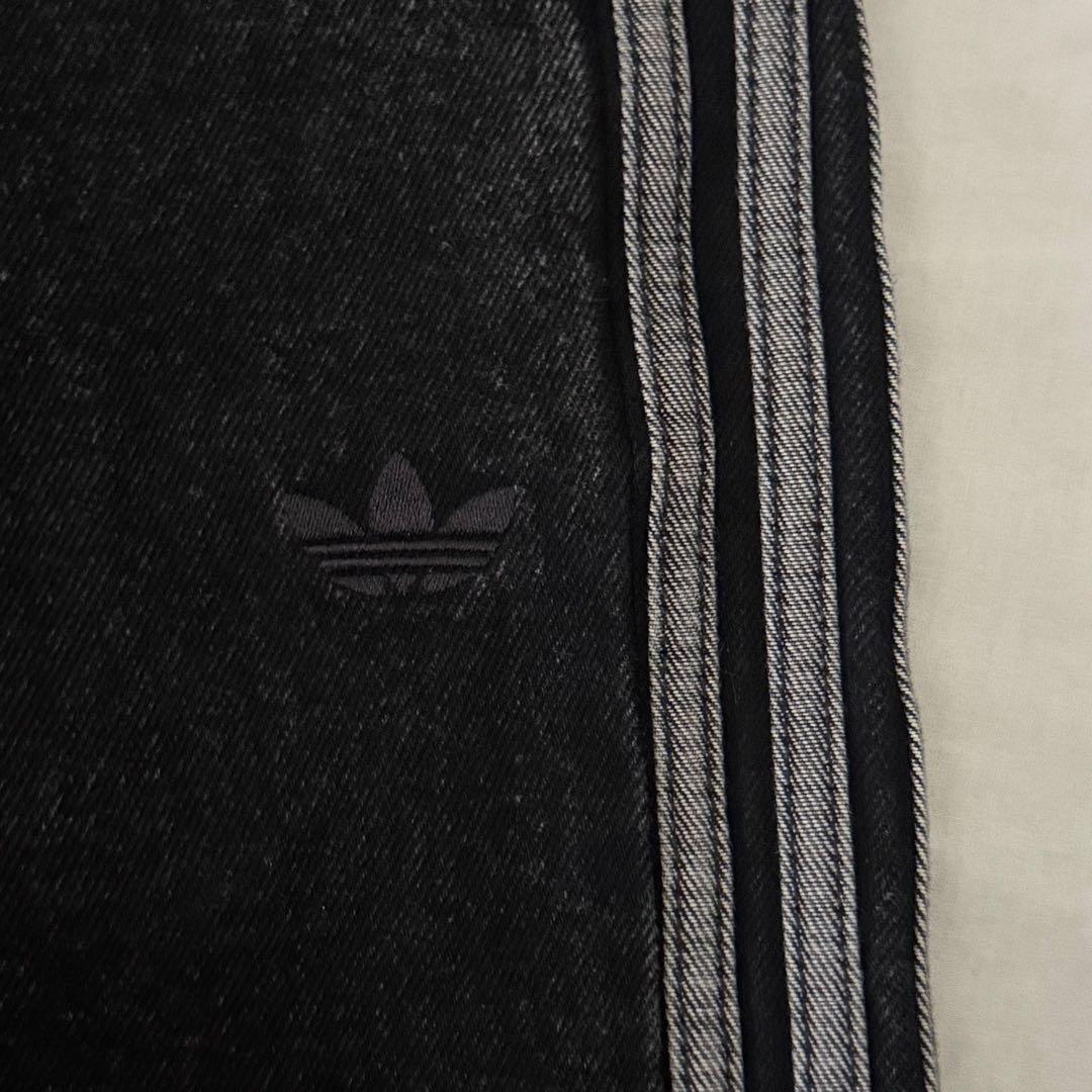 アディダス　デニム スリーストライプス トラックパンツ