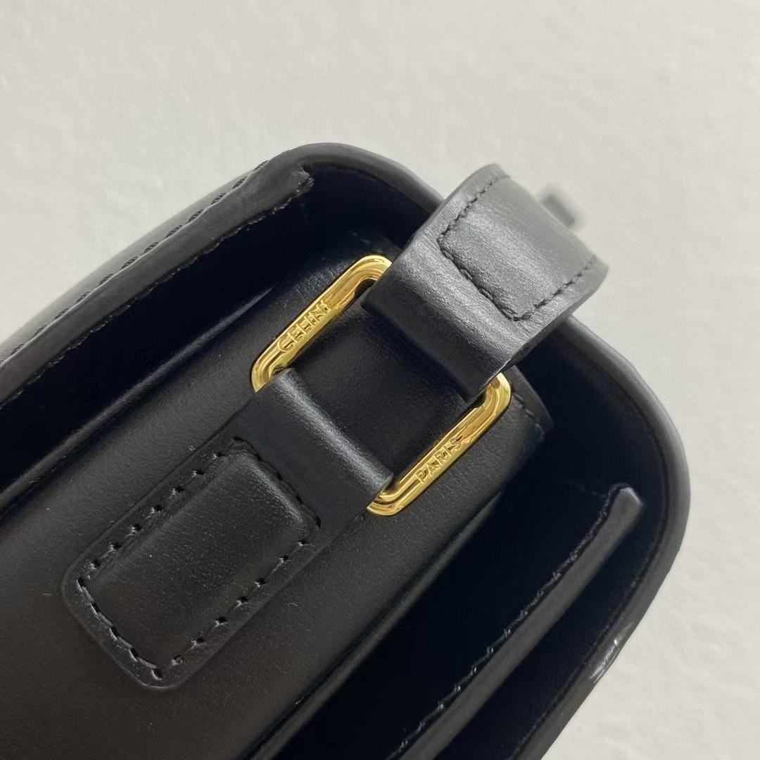 国内即発ノベルティ　ショルダーバッグ　ブラック　バッグ