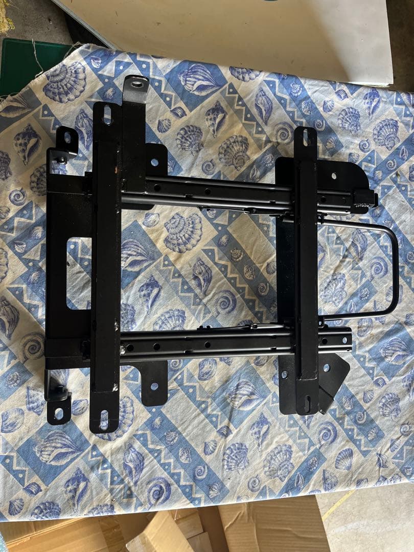 エブリイDA17系 レカロSR6.SR7等シートレール右側(取り付けボルト欠品)