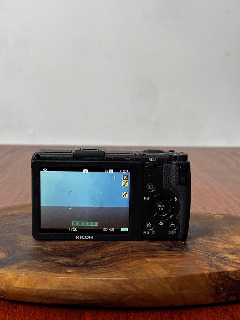 ショット数少ないです。RICOH GR DIGITAL III 美品