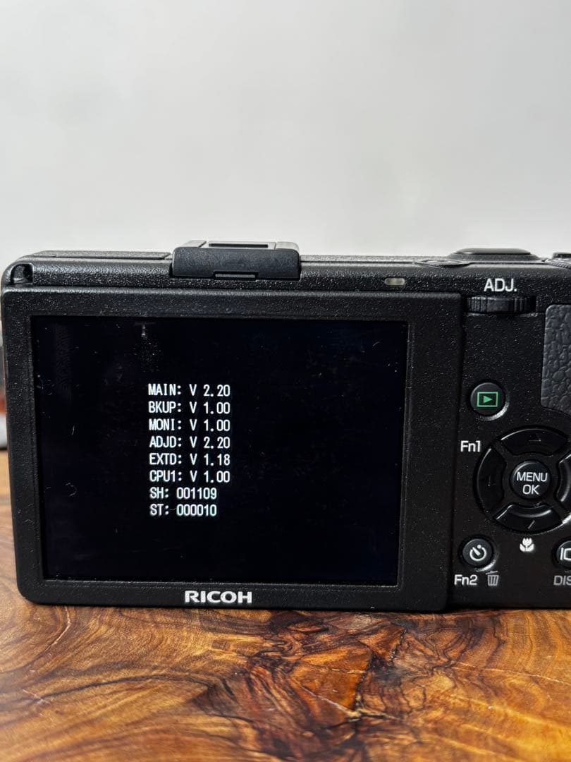ショット数少ないです。RICOH GR DIGITAL III 美品
