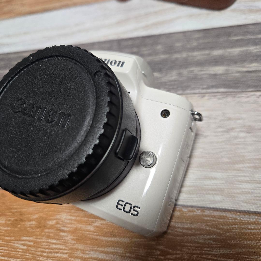 Canon EOS Kiss M ホワイト ジャケット・ストラップ・アダプター付
