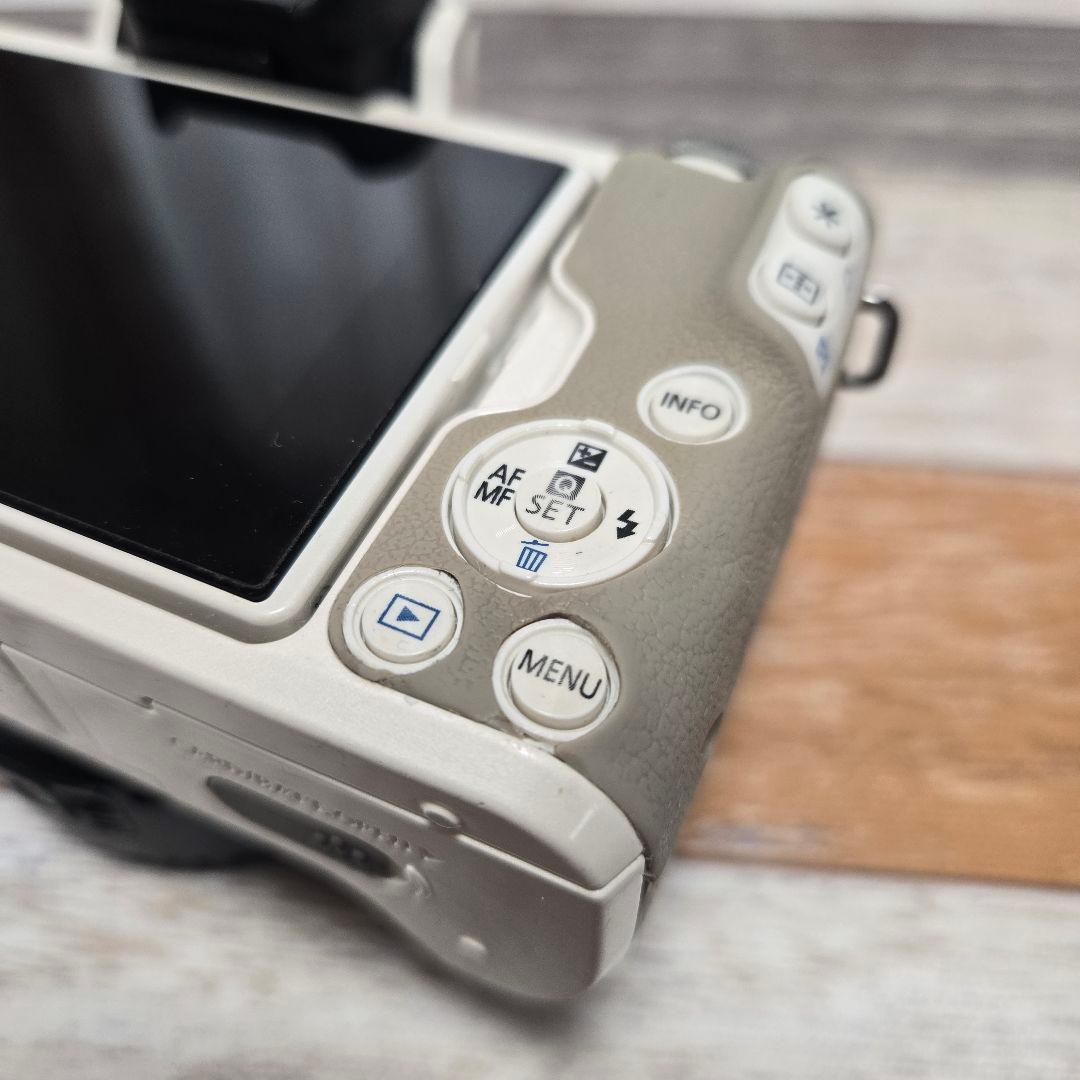 Canon EOS Kiss M ホワイト ジャケット・ストラップ・アダプター付