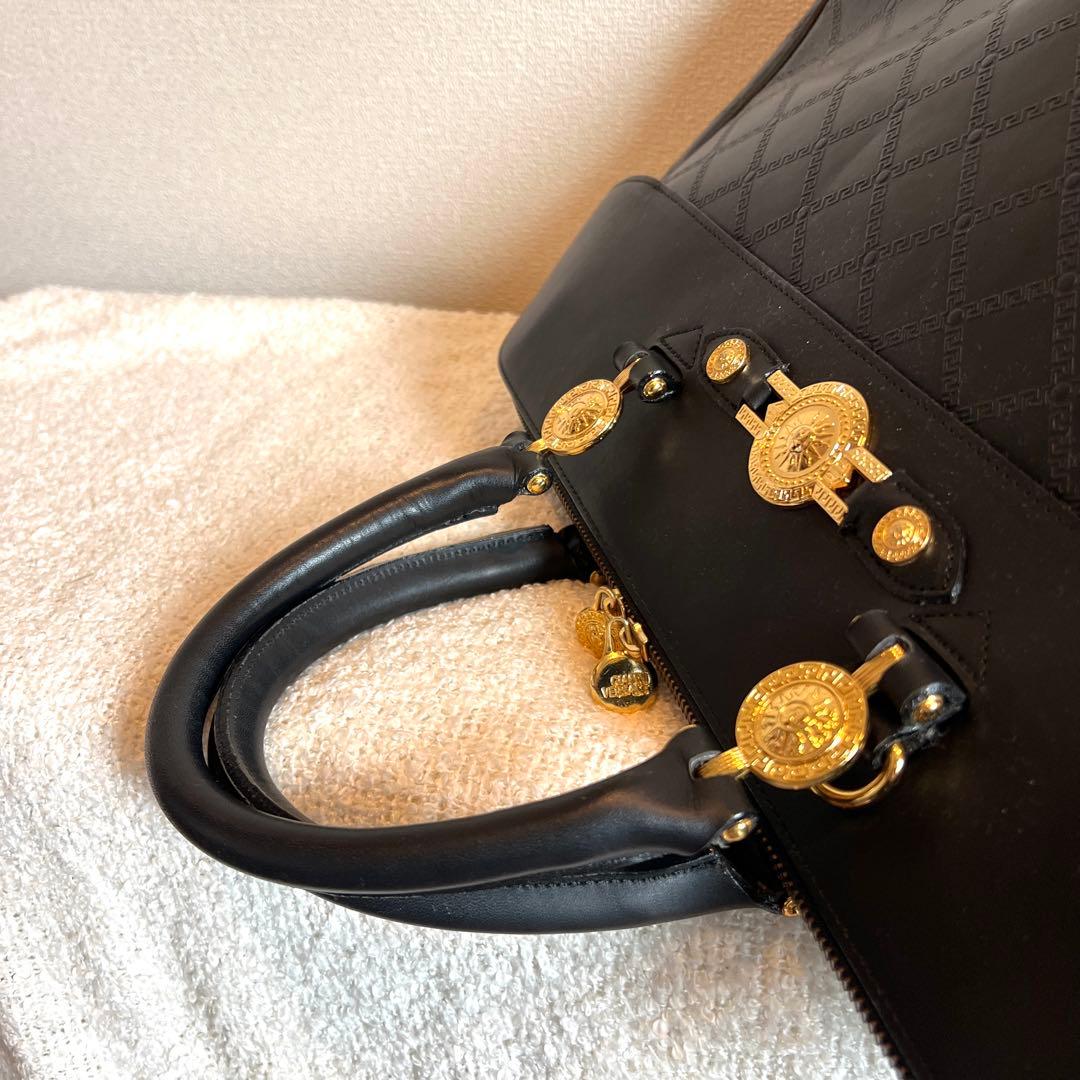 ヴェルサーチ　レザーボストンバッグ ゴールド　ベルト付き　レザー　ブラック