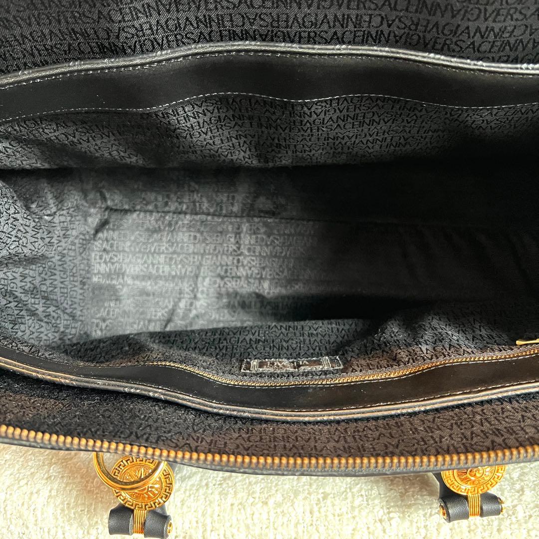 ヴェルサーチ　レザーボストンバッグ ゴールド　ベルト付き　レザー　ブラック