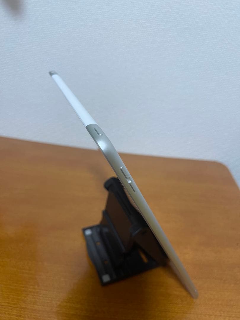 iPad 10.2インチ (第7世代) 32GB WiFi + セルラー