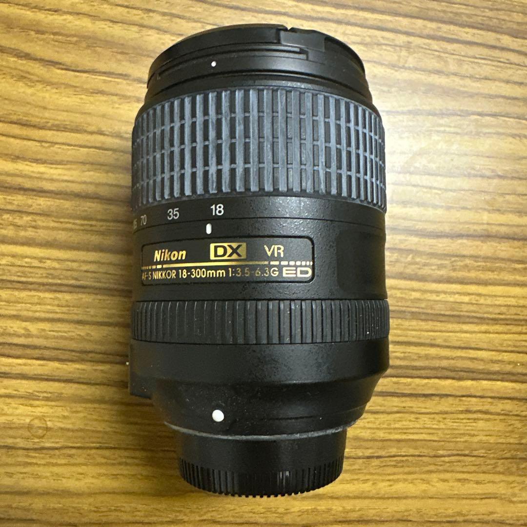 Nikon DX SWM VR ED 18-300mm レンズ