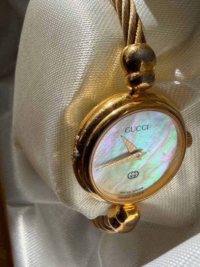 グッチGUCCI バングルウォッチ2700Lシェル　レディース 腕時計