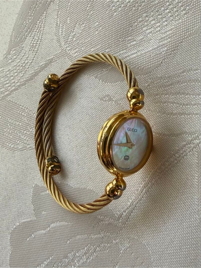 グッチGUCCI バングルウォッチ2700Lシェル　レディース 腕時計