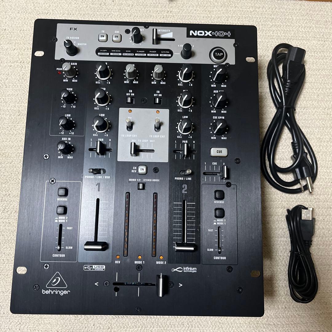 behringer NOX 404 ミキサー