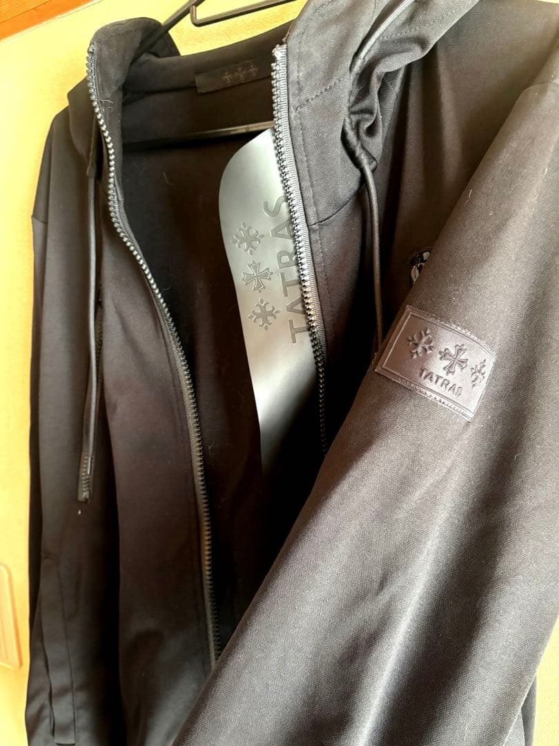 極美品　TATRAS タトラス ブラック パーカー ブルゾン