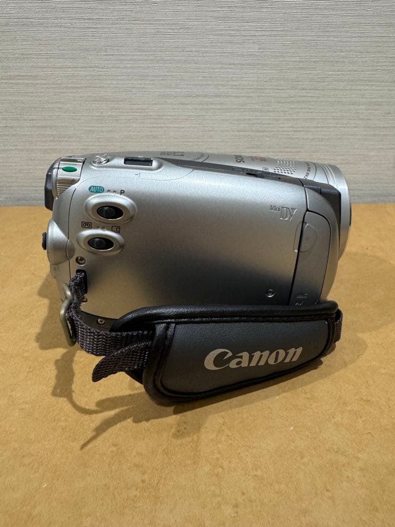 Canon HDV ビデオカメラ iVIS HV20 シルバー 充電器付き