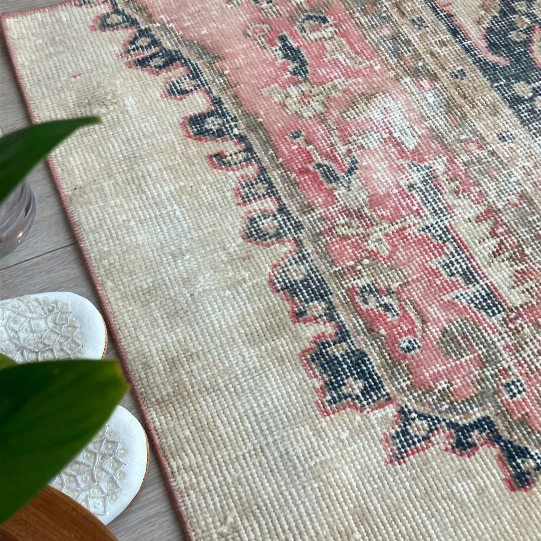 ペールミルキー✳︎62×147✳︎ピンク　ライン深ブルー　トルコヴィンテージラグ