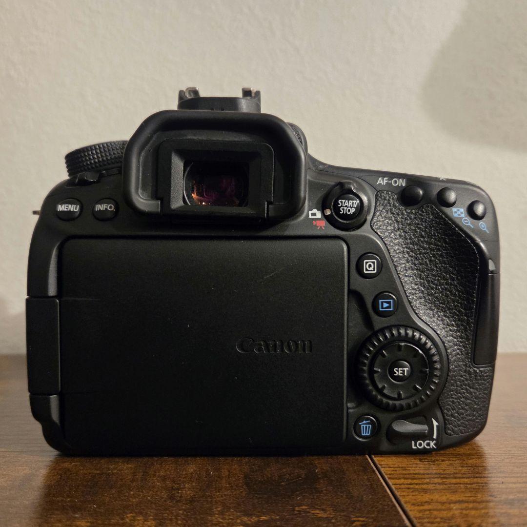 Canon EOS 80D + EF-S 10-22mm + バッテリーグリップ