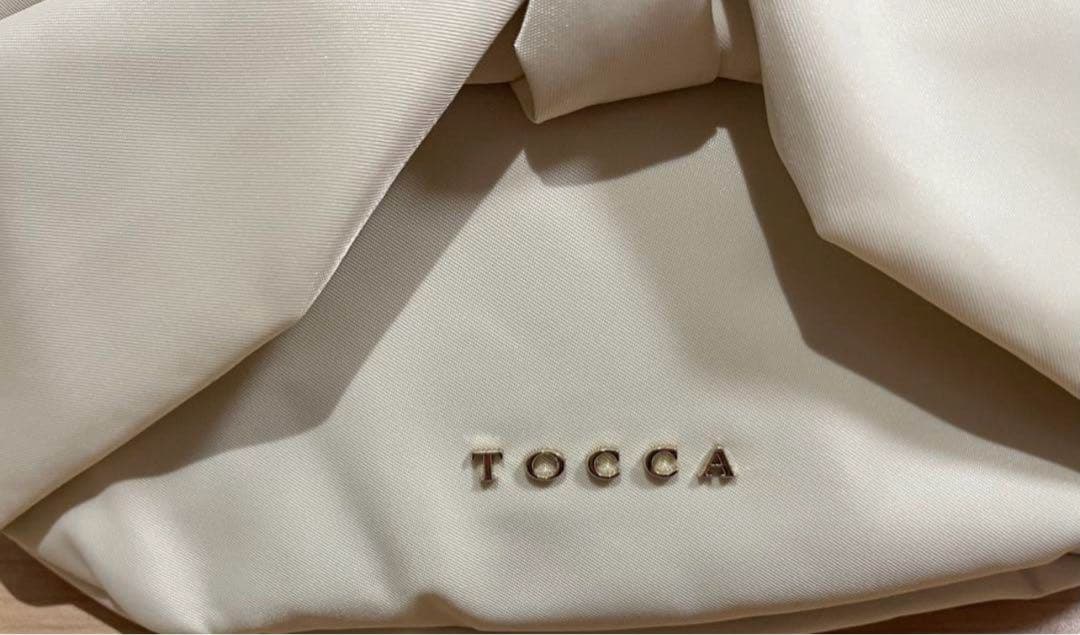 新色　トッカ　tocca リボン ウエストポーチ　ショルダーバック　アイボリー