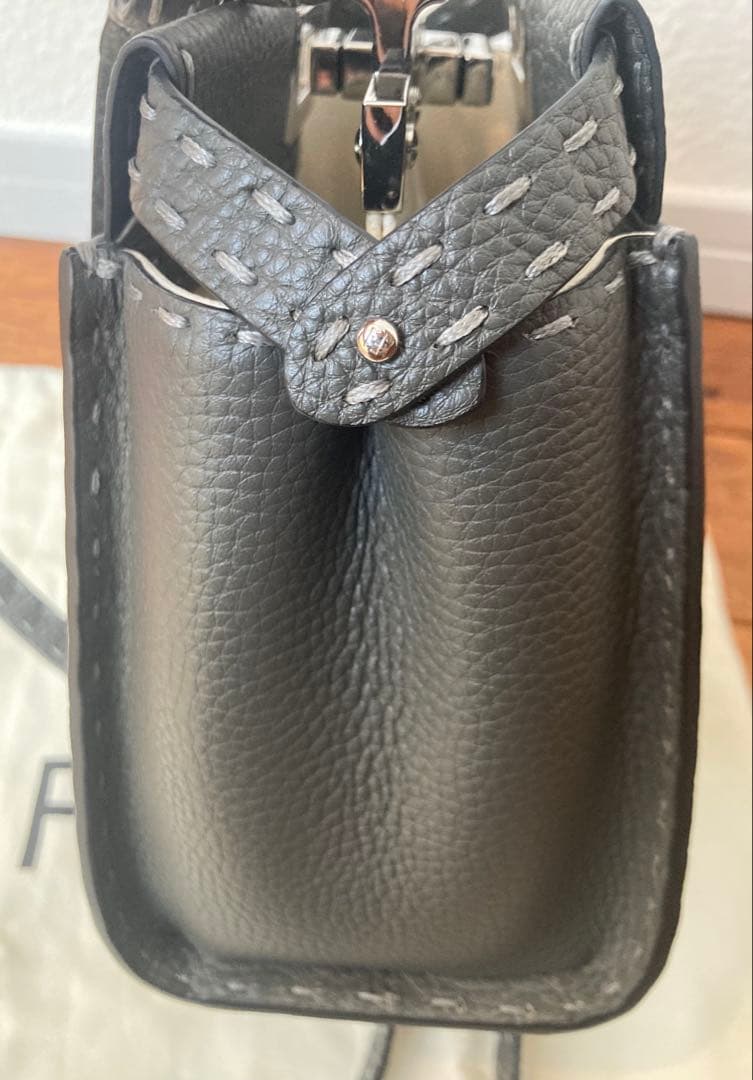 フェンディ FENDI ミニ ピーカブー セレリア グレー