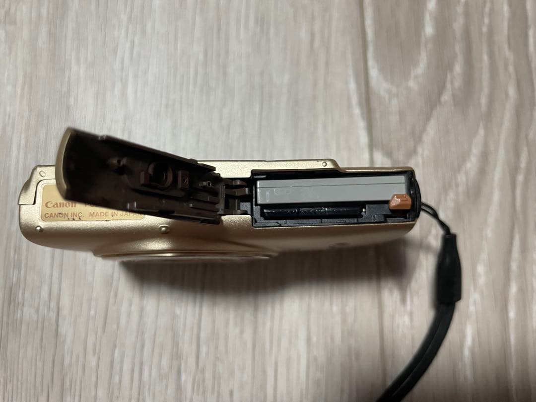 Canon IXY 620F ゴールド 本体と付属品