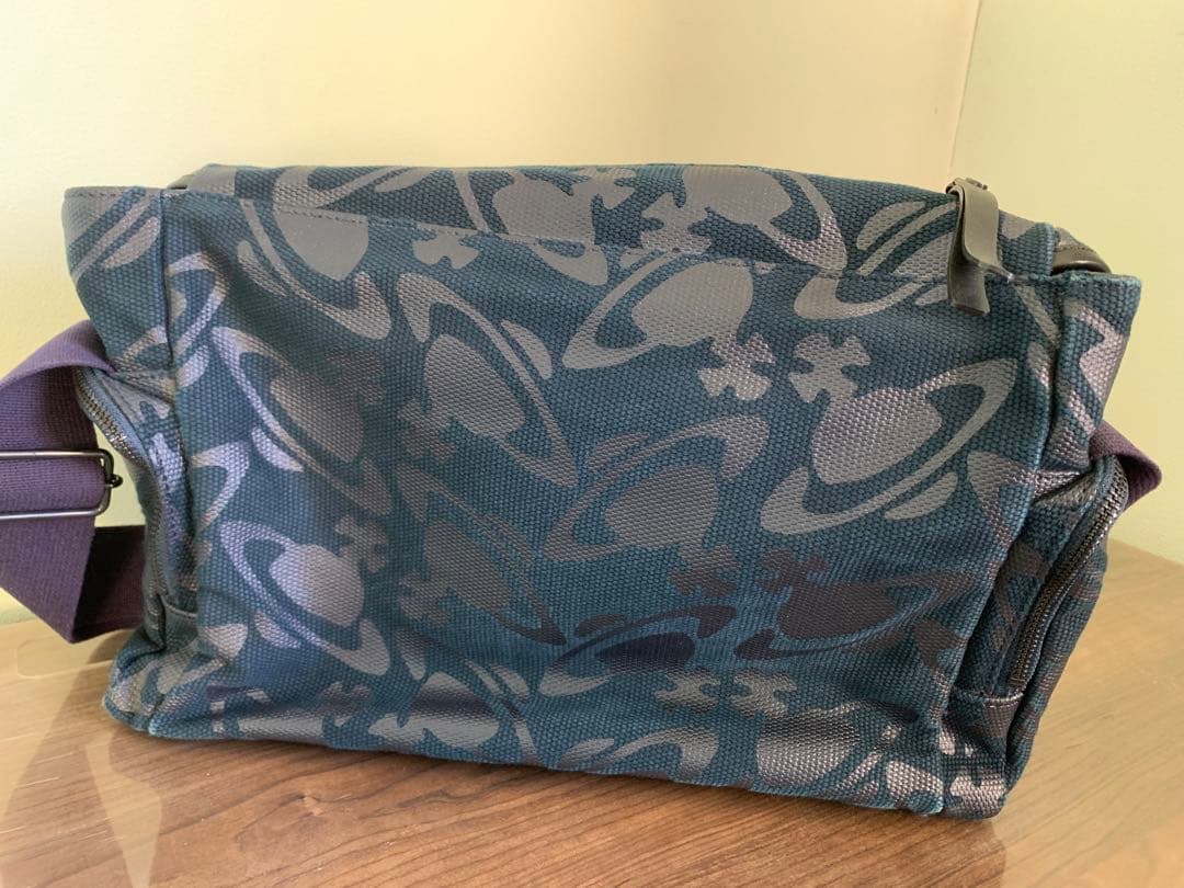 美品メッセンジャーバック