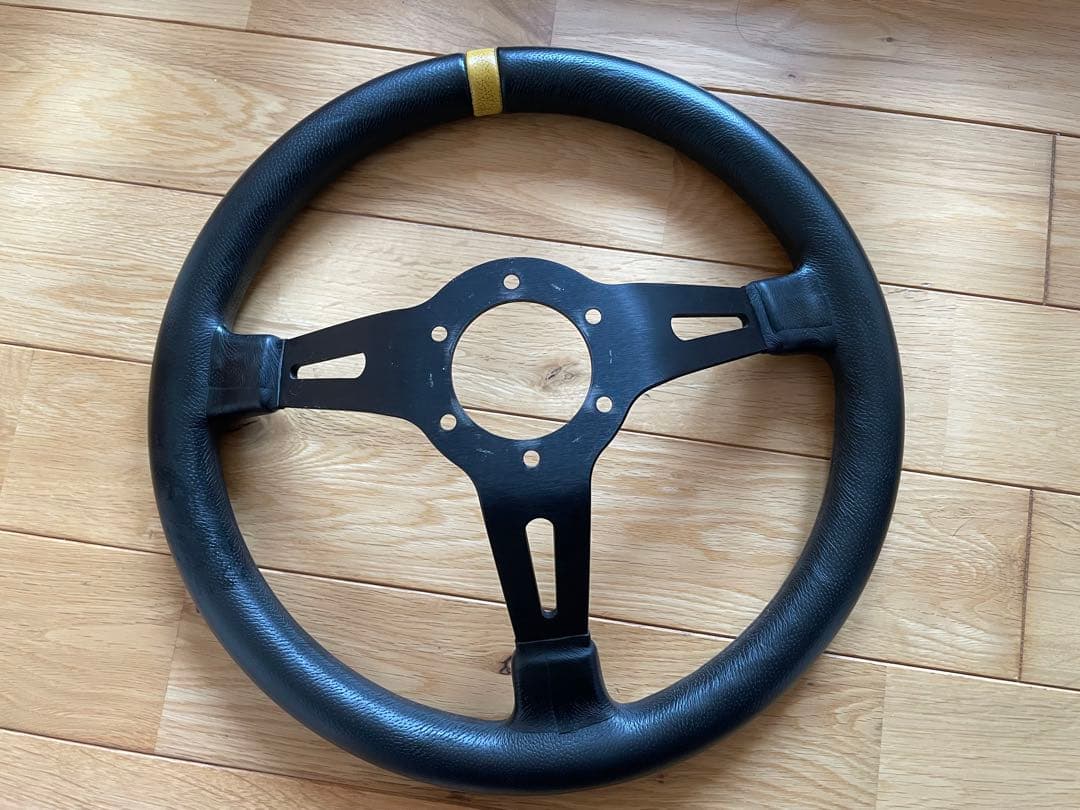 MOMO ステアリング ウルトラ ジャパン ブラック レザー 350mm 35π