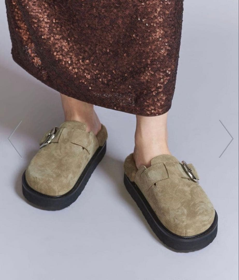 本日限定価格　未使用に近い　MOHI スエードビックベルト　ボストンサンダル38