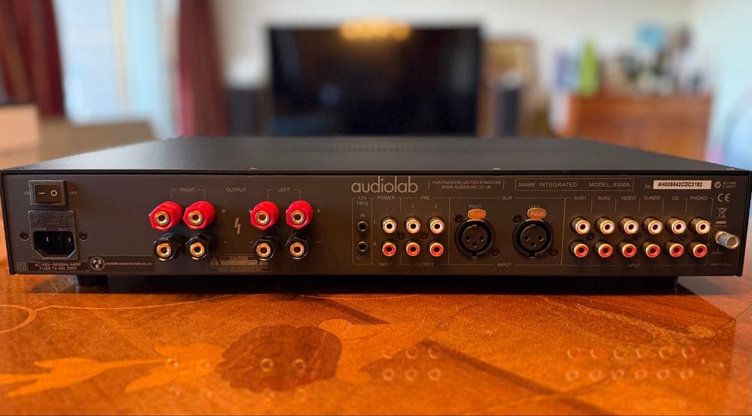 audiolab「8300A」バイワイヤ対応アンプ　ブラック