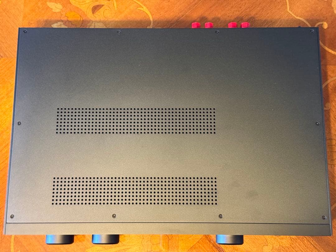 audiolab「8300A」バイワイヤ対応アンプ　ブラック