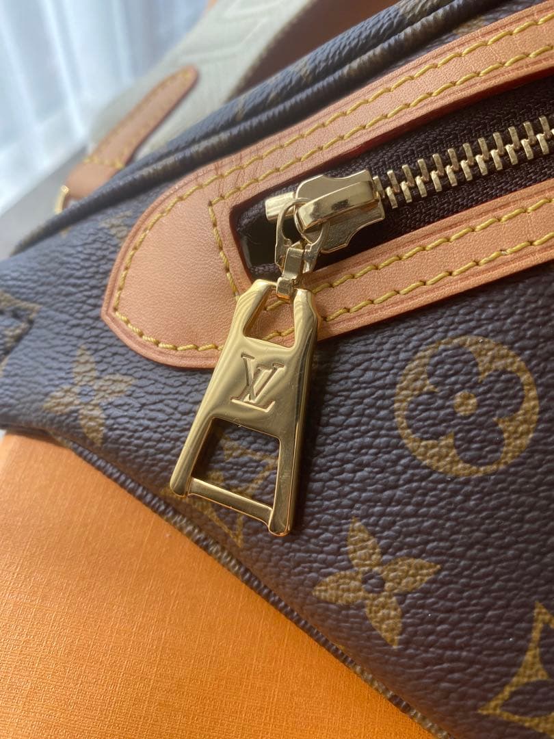 Louis Vuitton ボディバック　ハイライズモノグラム