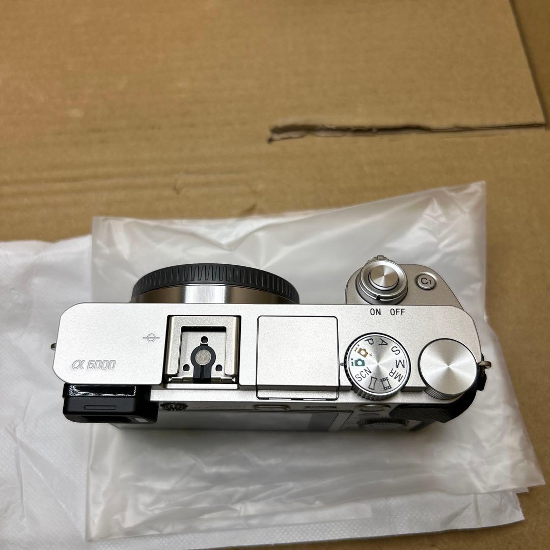 SONY ミラーレス一眼 α6000 ボディ シルバー ILCE-6000 S
